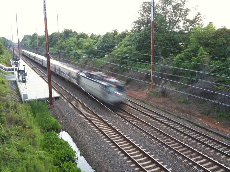 Why trains don’t fall off the track when turning wheel set